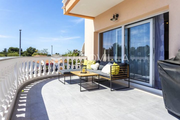 Kuća na prodaju 301 m² – Vodice