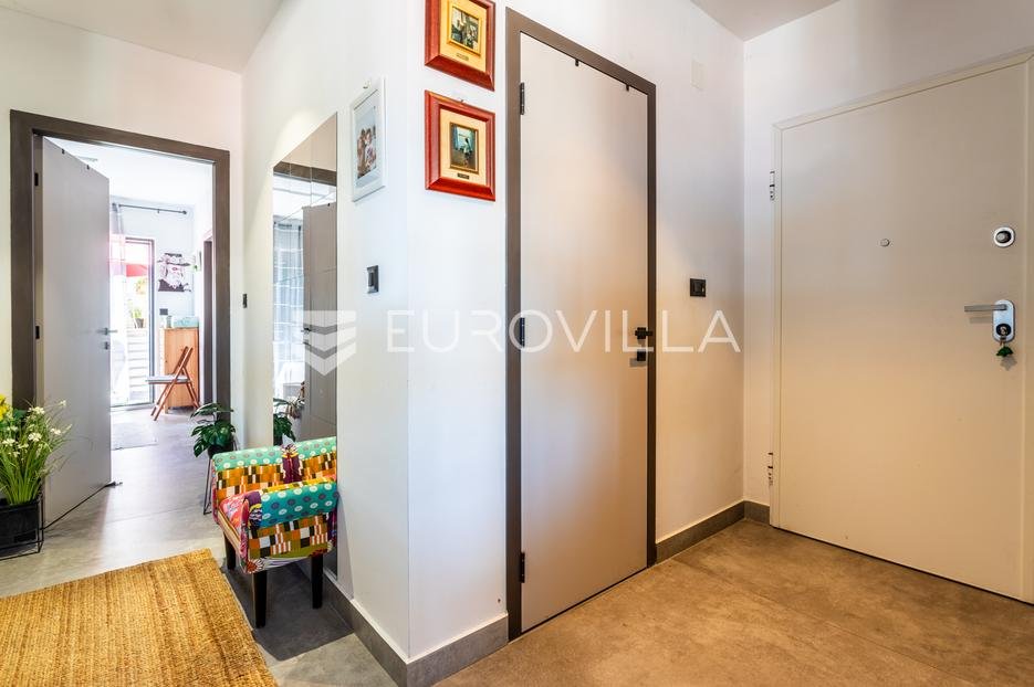 Flat For sale - Splitsko-dalmatinska Sutivan