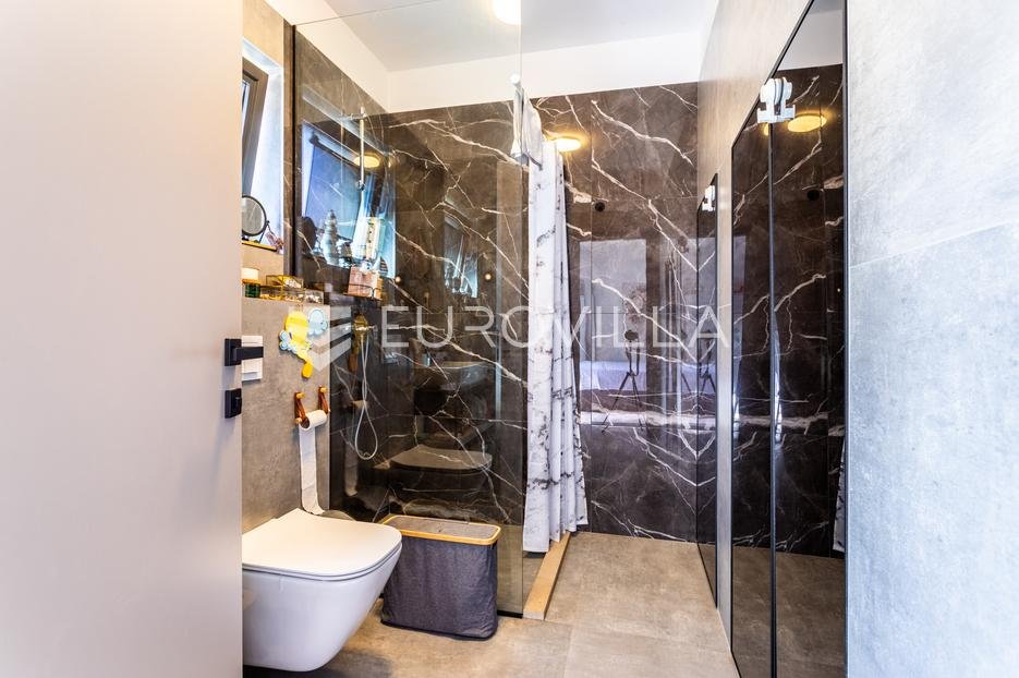 Flat For sale - Splitsko-dalmatinska Sutivan