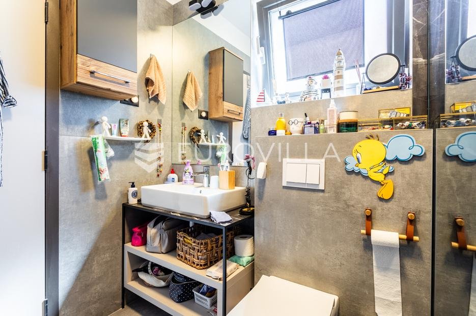 Flat For sale - Splitsko-dalmatinska Sutivan