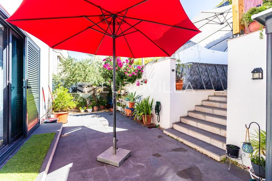 Flat For sale - Splitsko-dalmatinska Sutivan