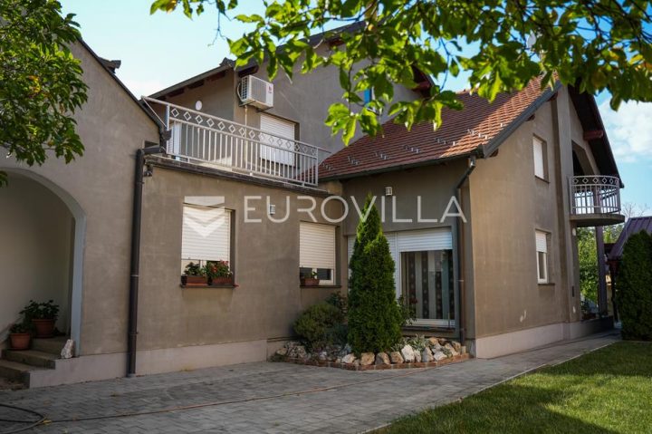 House for sale 300 m² – Centar