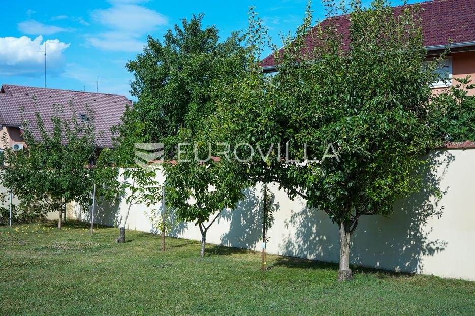 Kuća Na prodaju - Vukovarsko-srijemska Vinkovci