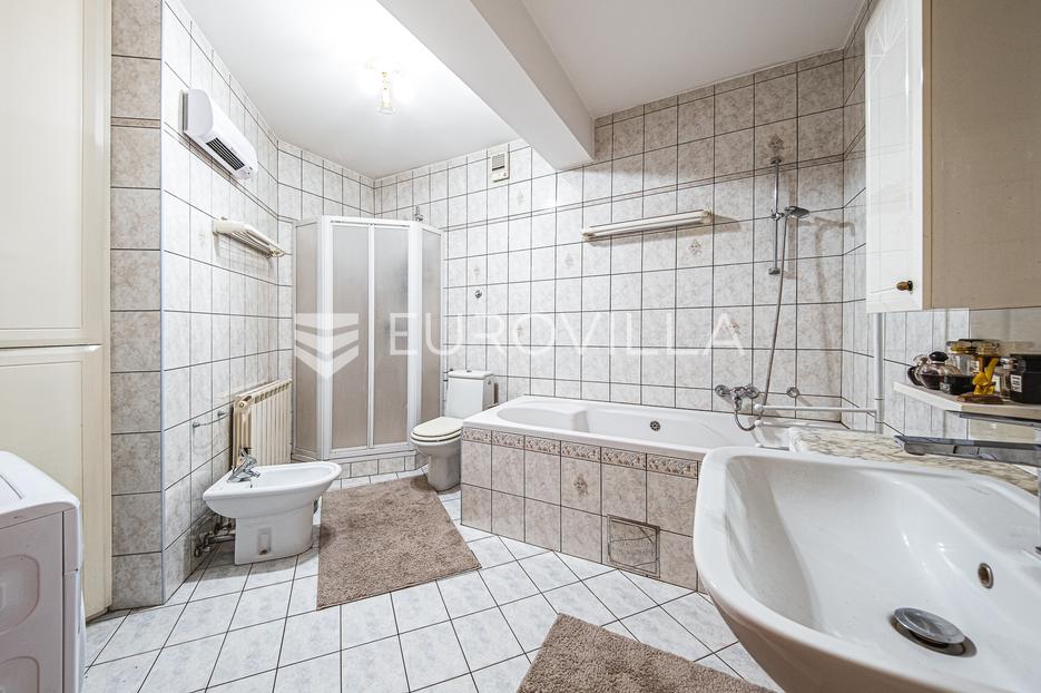 Haus Zu verkaufen - Grad Zagreb Maksimir