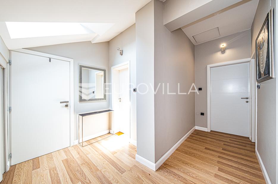 Haus Zu verkaufen - Grad Zagreb Maksimir