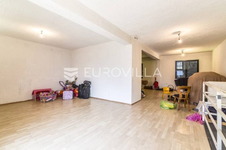 Dom na predaj 504 m² – Gračani
