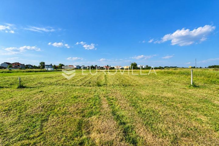 Land for sale 614 m² – Hrašćica