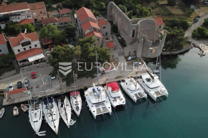 Poslovni prostor na prodaju 120 m² – Polače