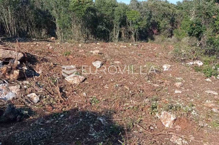 Pozemek na prodej 1601 m² – Kavran