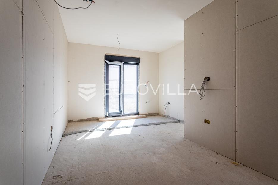 Apartmán Na predaj - Splitsko-dalmatinska Podstrana - foto 1/4