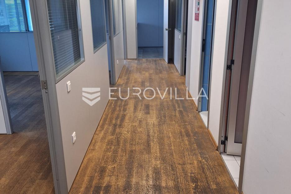 Gewerbefläche Zu verkaufen -  Gospić - Okolica