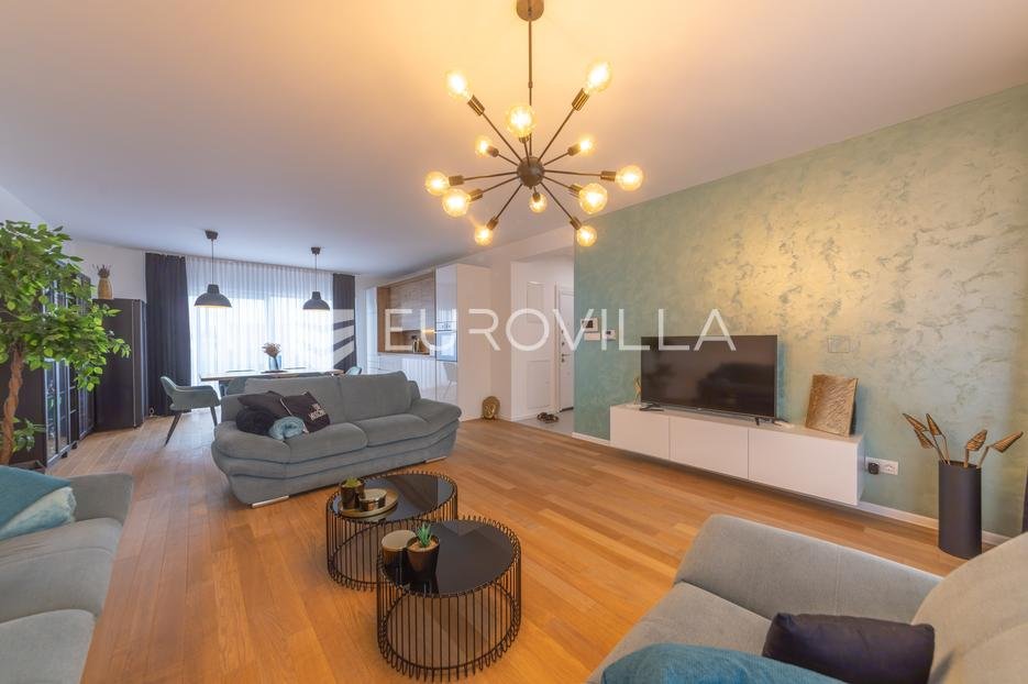 Flat For rent - Osječko-baranjska Osijek - foto 1/18