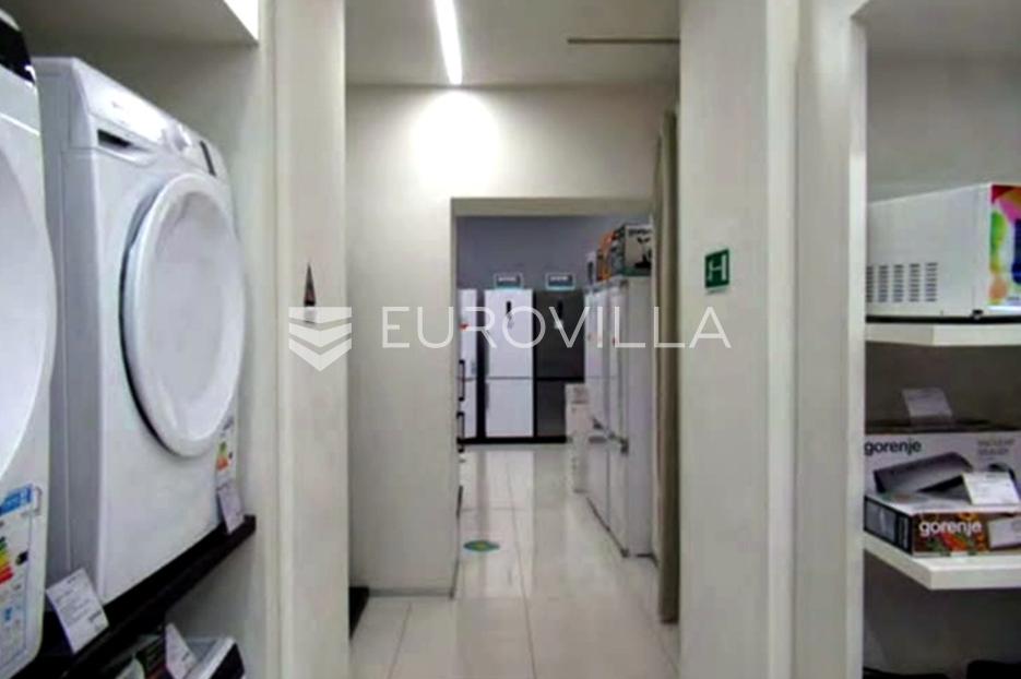 Poslovni prostor Na prodaju -  Pula