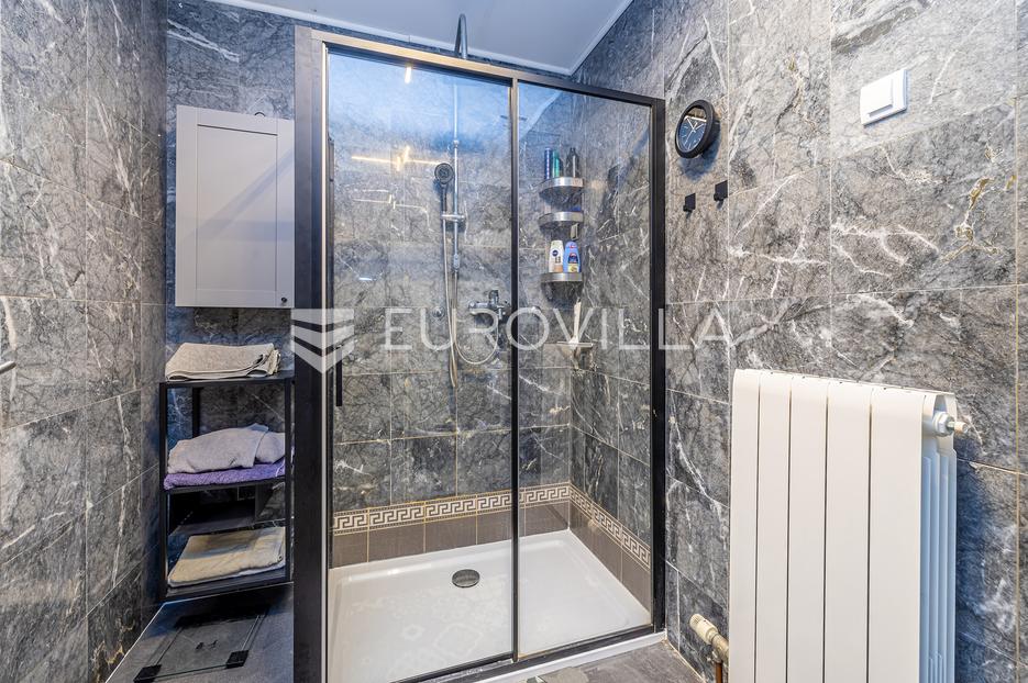 Haus Zu verkaufen -  Omišalj