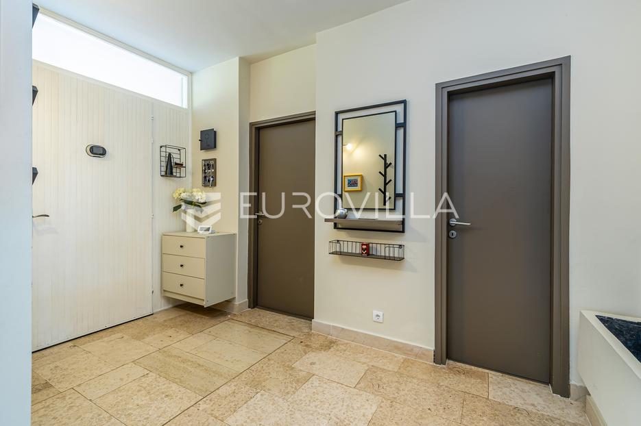 Haus Zu verkaufen -  Omišalj