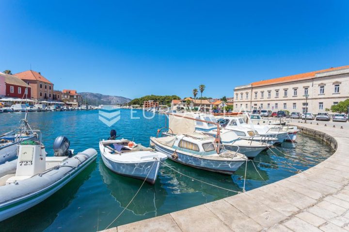 Land for sale 604 m² – Stari Grad