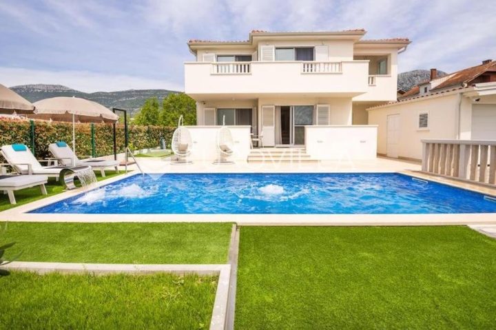House for sale 280 m² – Kaštel Kambelovac