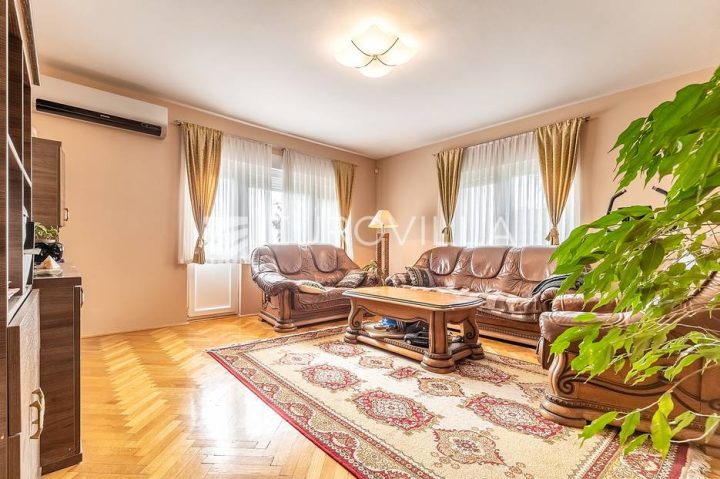 House for sale 400 m² – Borčec