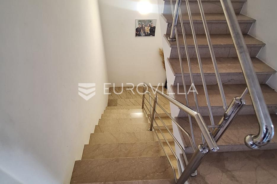 Casa In vendita - Karlovačka Karlovac