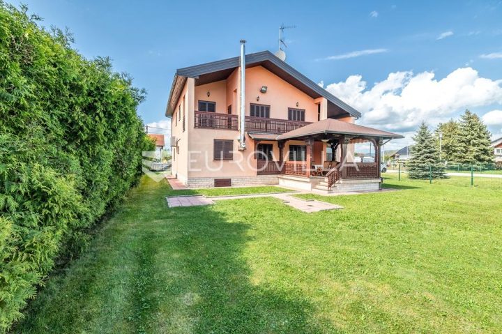 Haus zu verkaufen 400 m² – Lučko