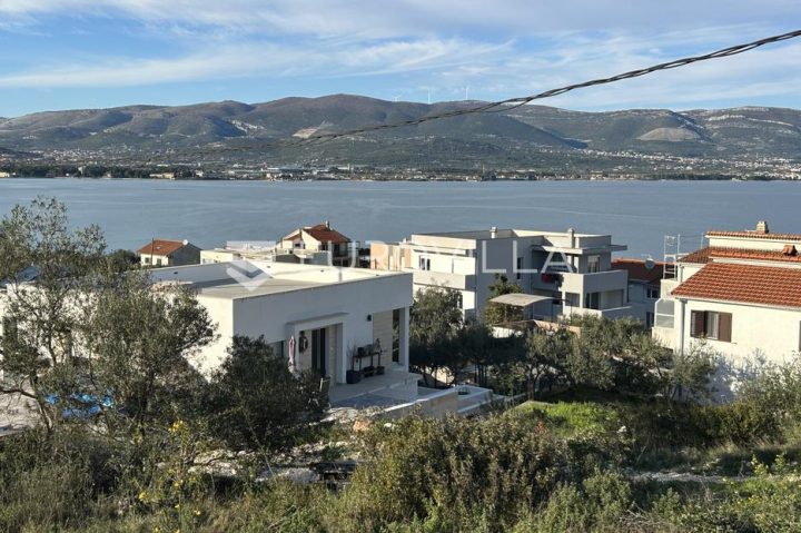 Pozemek na prodej 2046 m² – Slatine