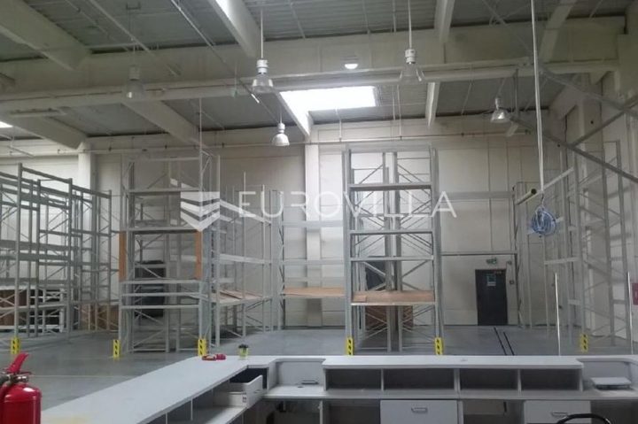 Poslovni prostori na predaj 9091 m² – Ilovac