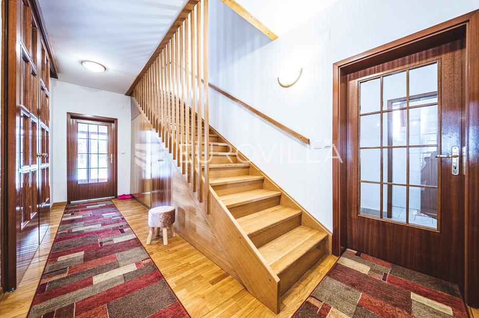 Casa In vendita -  Gornja Dubrava