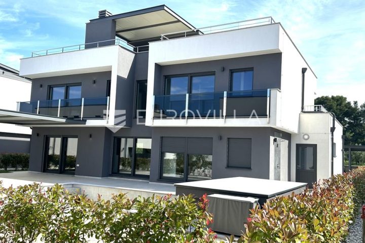 House for sale 400 m² – Pomer