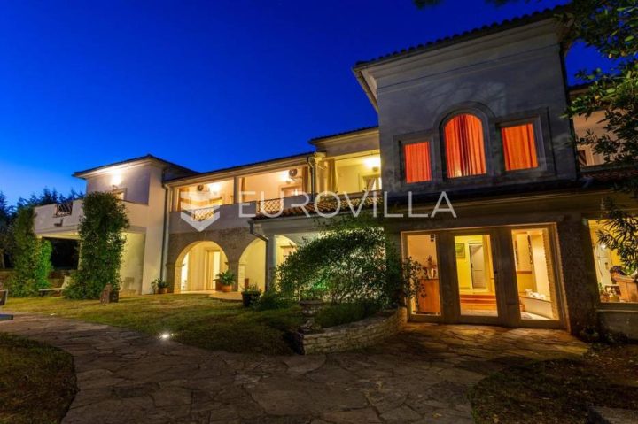 Casa in vendita 452 m² – Rakalj