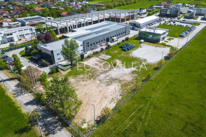 Lokal użytkowy na sprzedaż 500 m² – Hrvatski Leskovac