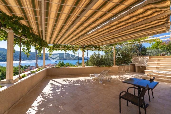 Kuća na prodaju 350 m² – Slano