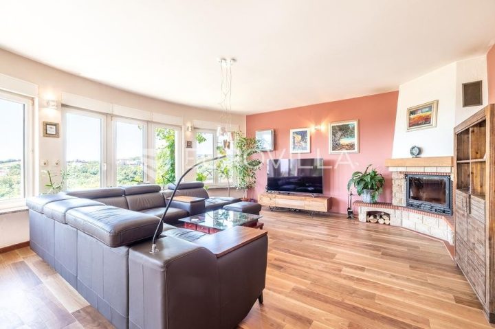 Kuća na prodaju 530 m² – Vrhovec