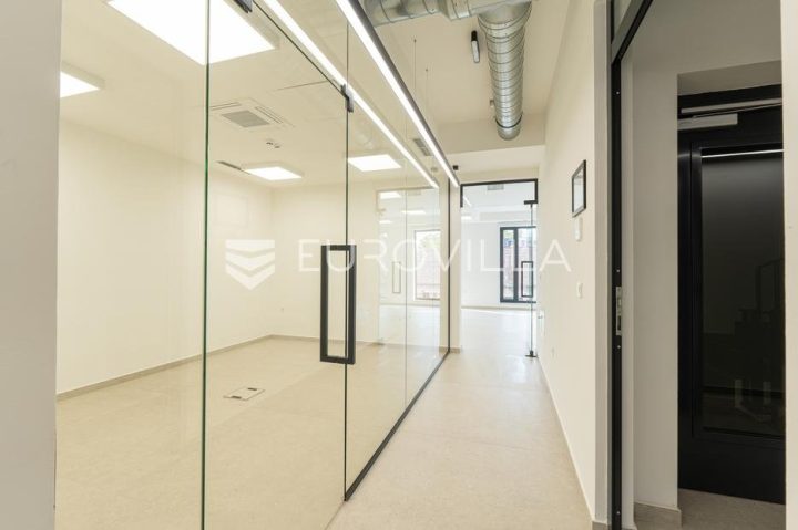 Commerciale da affittare 150 m² – Gornji Grad / Centar