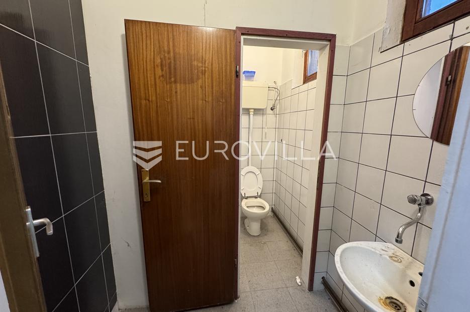 Komerčné Na predaj -  Đakovo