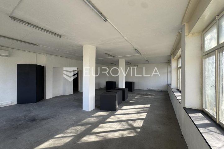 Business premises for sale 2600 m² – Gornja Dubrava