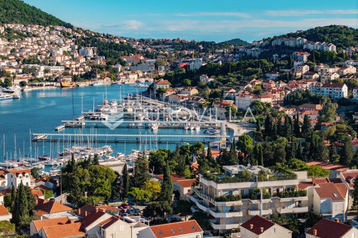 Flat for sale 268 m² – Lapad