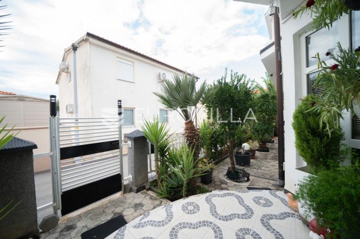 Hiša na predaj 300 m² – Vir