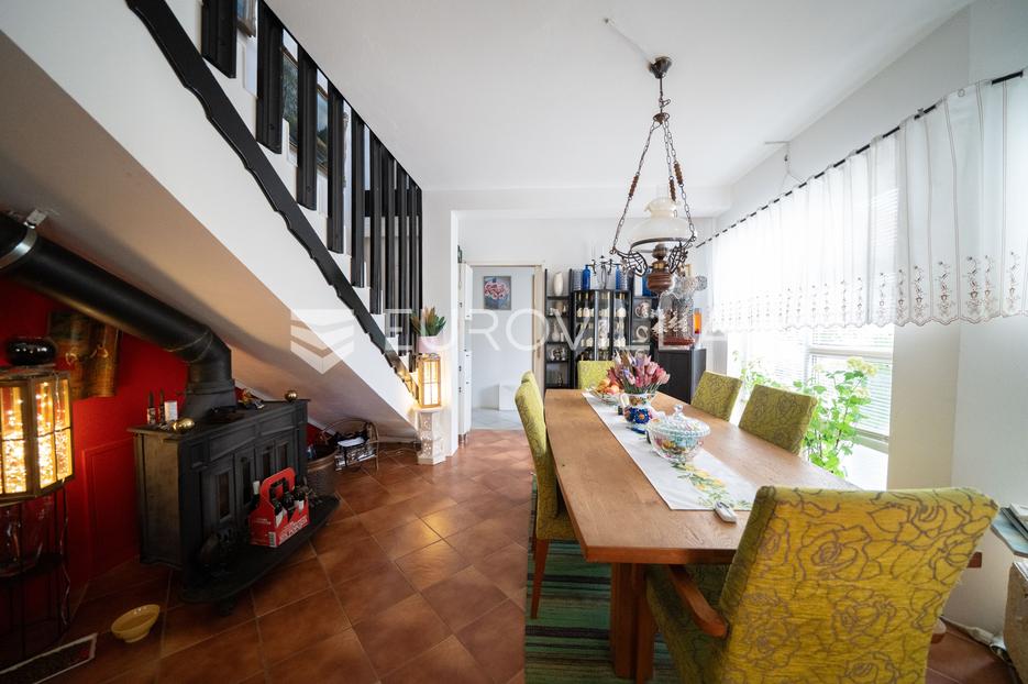 House For sale -  Vir