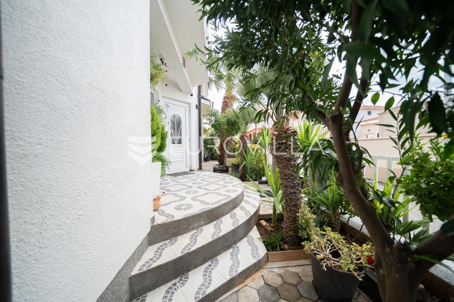 House For sale -  Vir