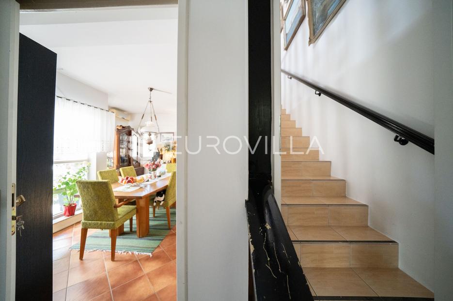 House For sale -  Vir