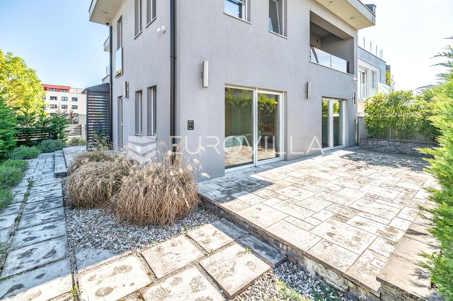 Casa In vendita -  Novi Zagreb - Zapad