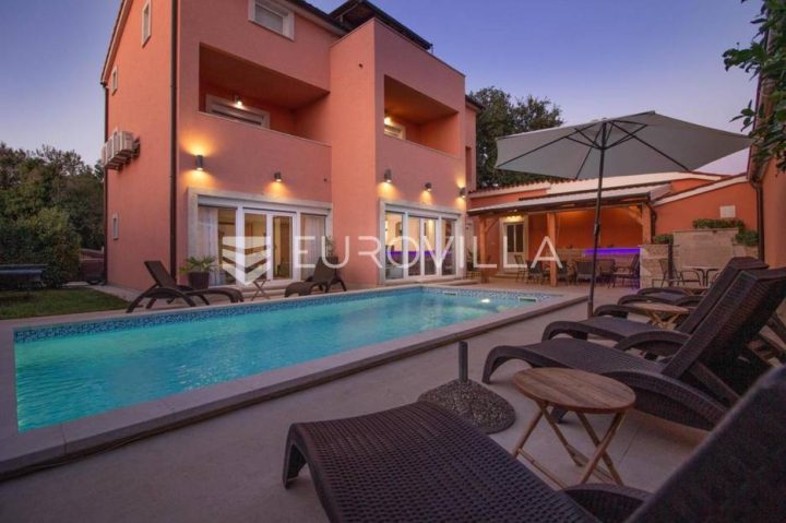House for sale 360 m² – Medulin