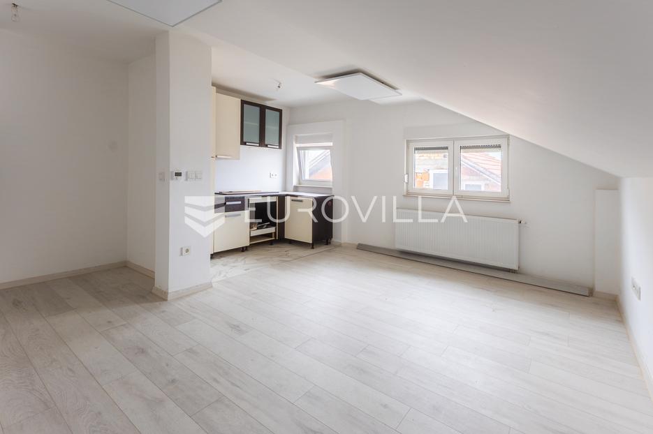 Flat For sale Livada