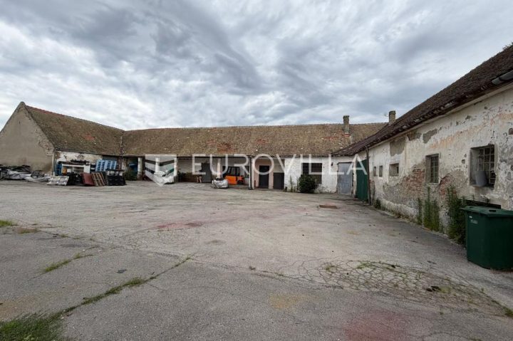 Komerční na prodej 700 m² – Viškovci