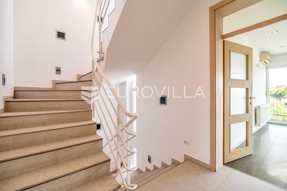 Maison À vendre - Grad Zagreb Maksimir