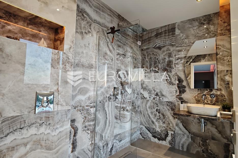 Appartamento In vendita -  Trogir