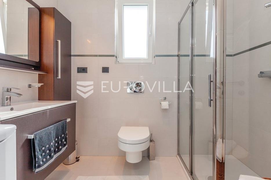 House For sale - Primorsko-goranska Crikvenica