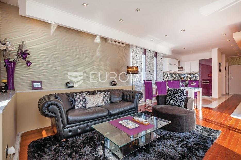 House For sale - Primorsko-goranska Crikvenica