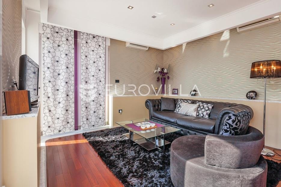 House For sale - Primorsko-goranska Crikvenica