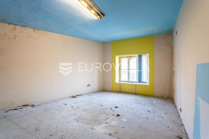 Lokal użytkowy na sprzedaż 93 m² – Kaštel Novi